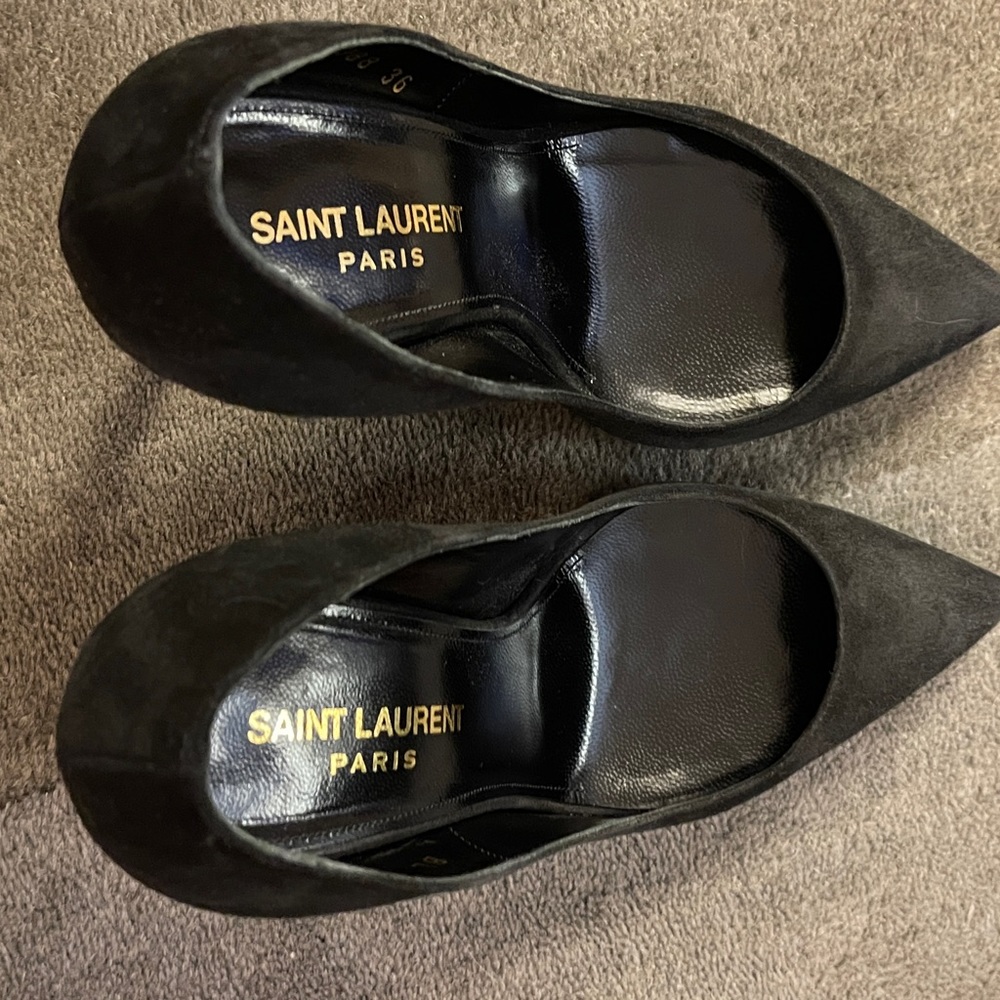 Zoe Pumps in Black Velvet